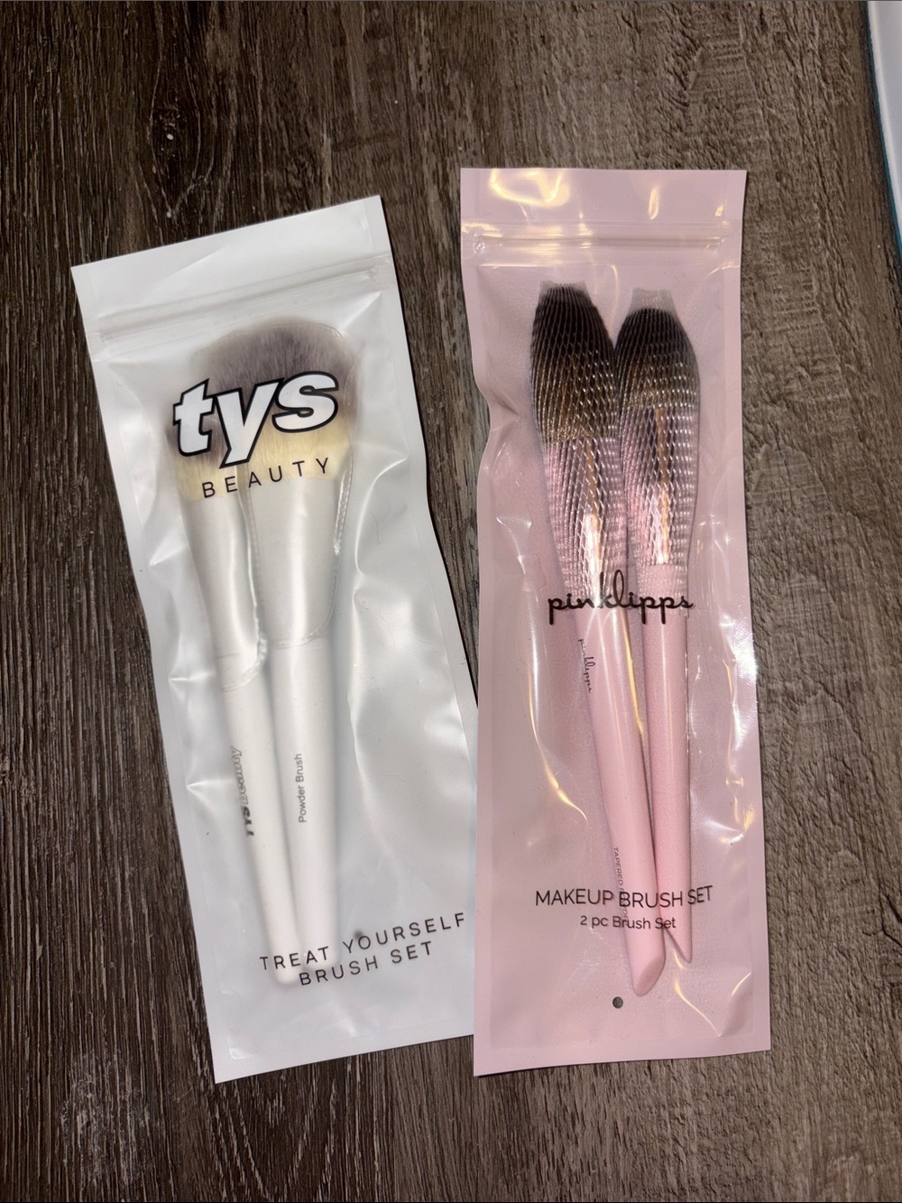 Pink and White Makeup Brush Set - 4pc